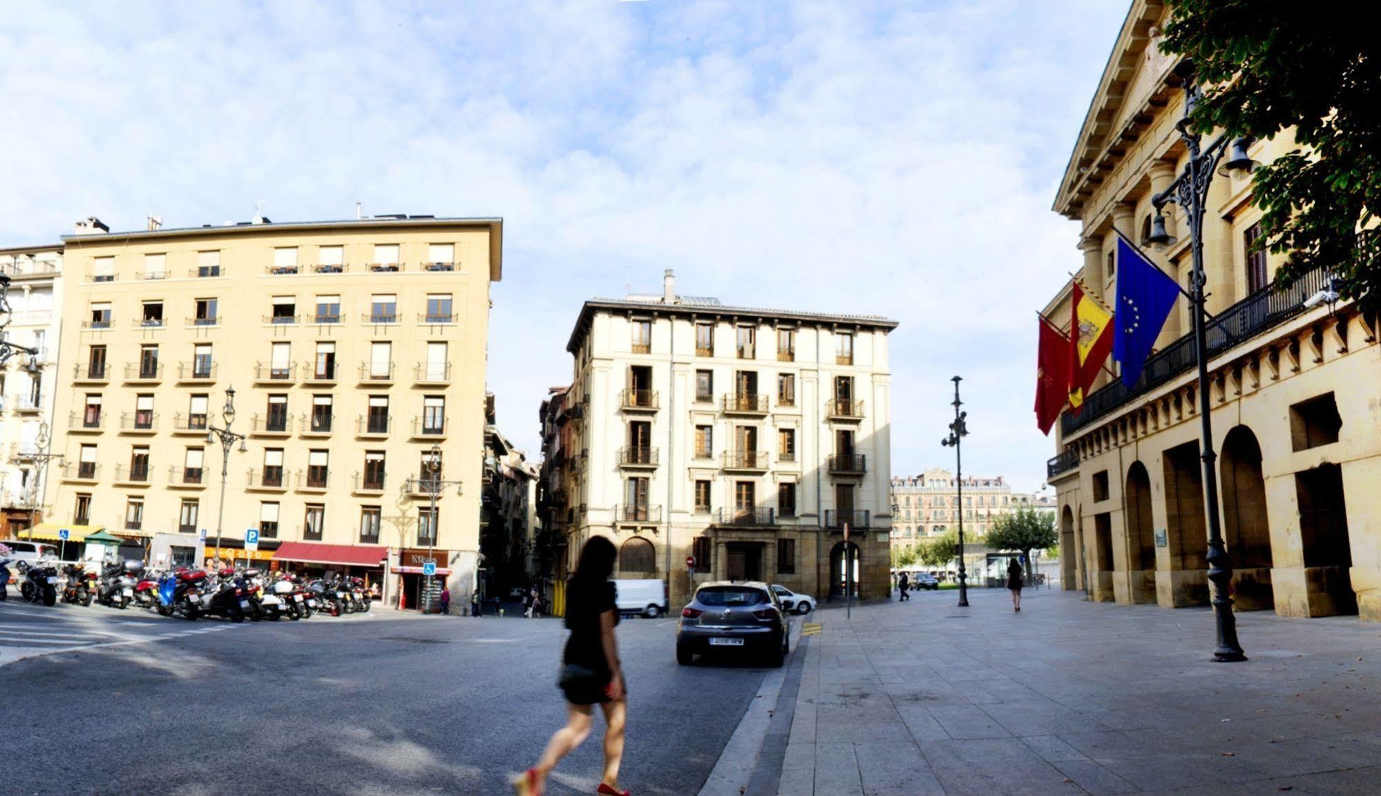 Hostal Arriazu Pamplona Exterior photo